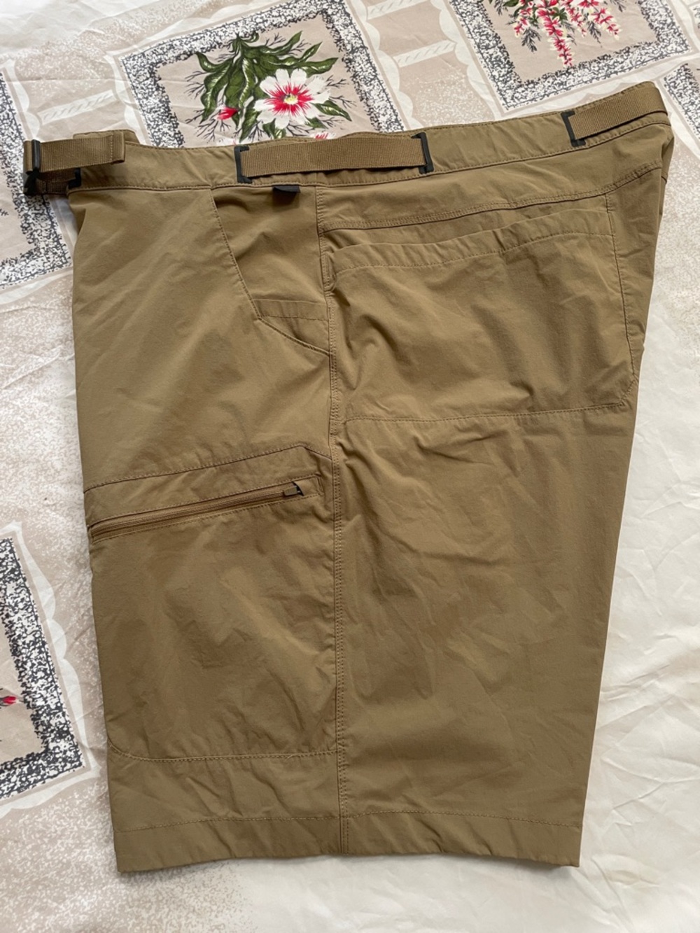 Duluth Trading Alaskan Hardgear Standard Fit Khaki Shorts Sz 44 12” Inseams New